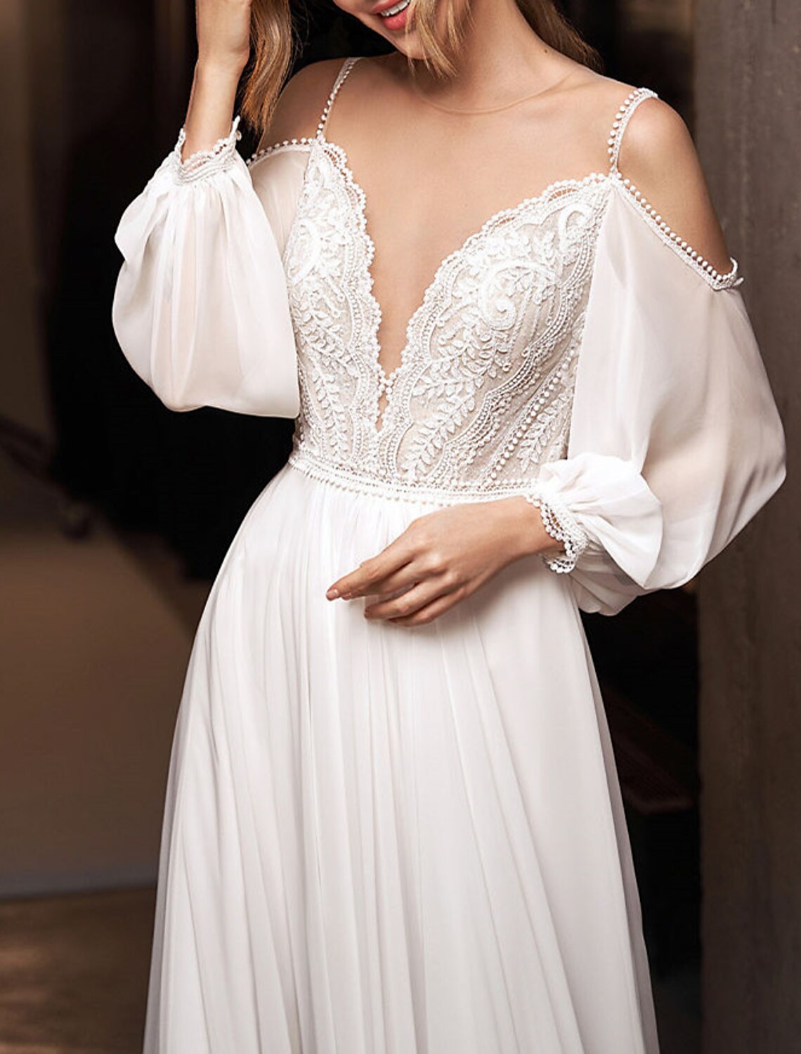 Beach Boho Wedding Dresses A-Line Off Shoulder Long Sleeve Sweep / Brush Train Chiffon Bridal Gowns With Appliques
