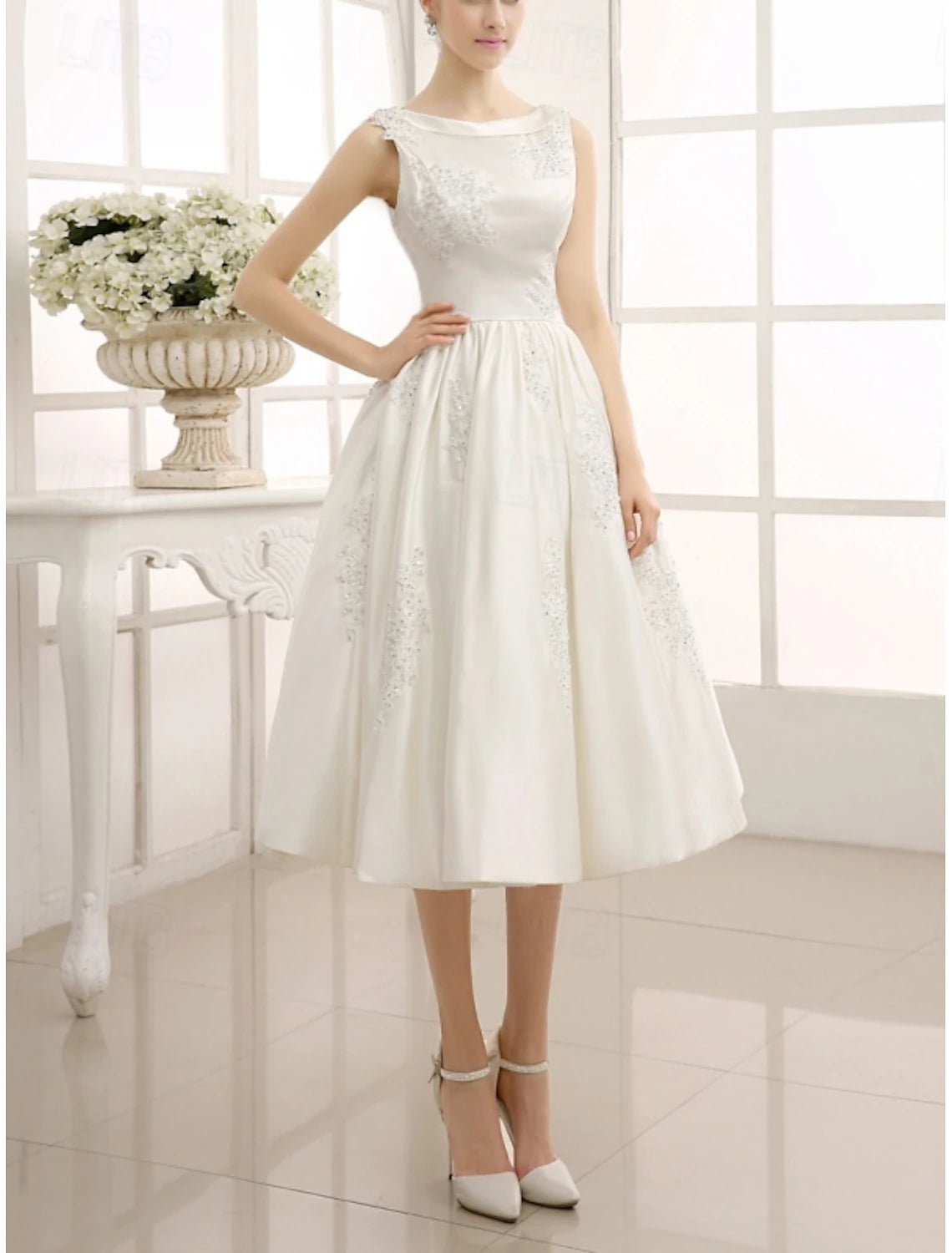 Engagement  A-Line Little Graduation WhiteWedding Dresses Boat Neck Sleeveless Tea Length Satin Bridal Gowns