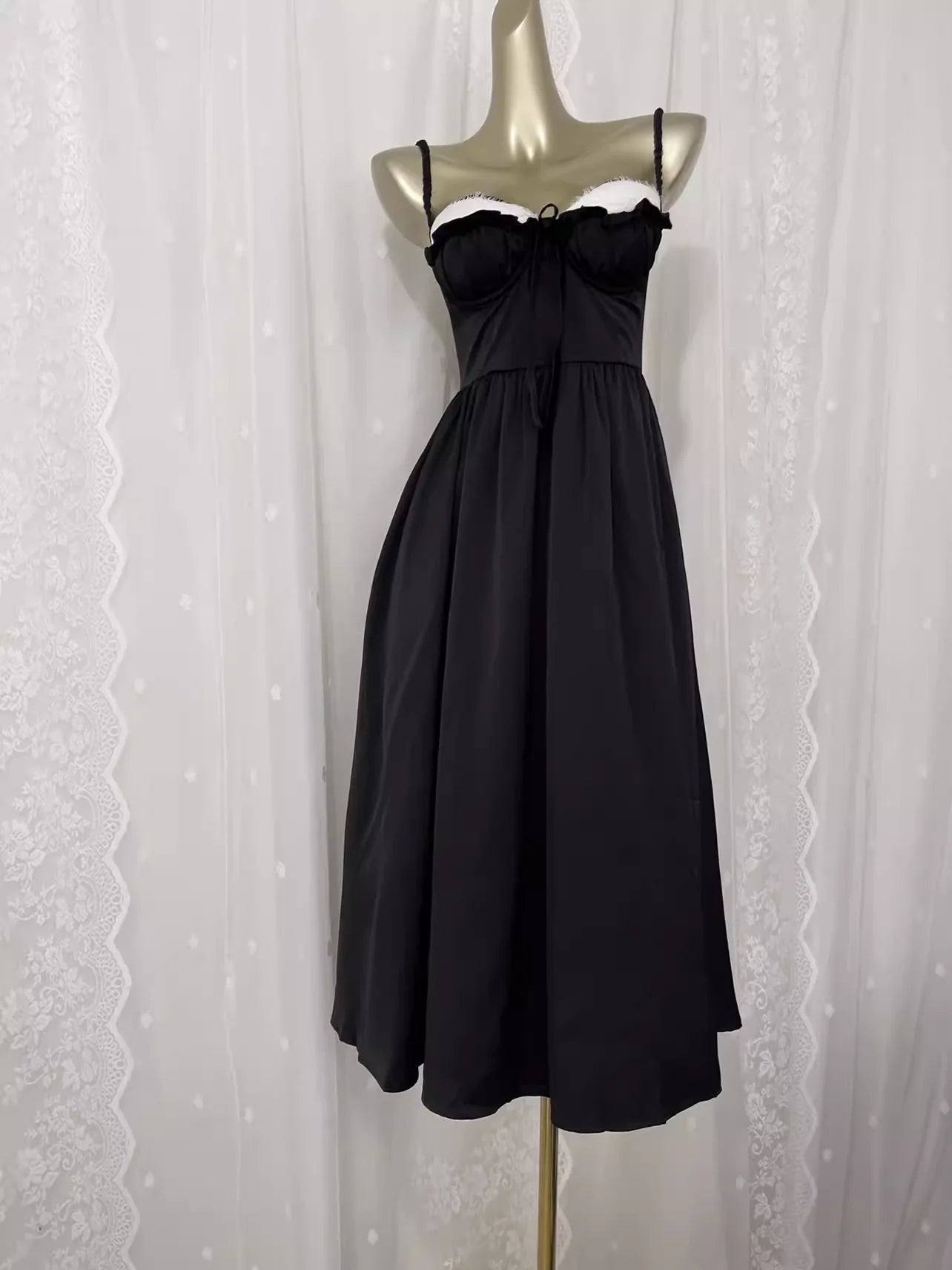 A line Spaghetti Straps Black Vacation Dress Satin Vintage Prom Dresses