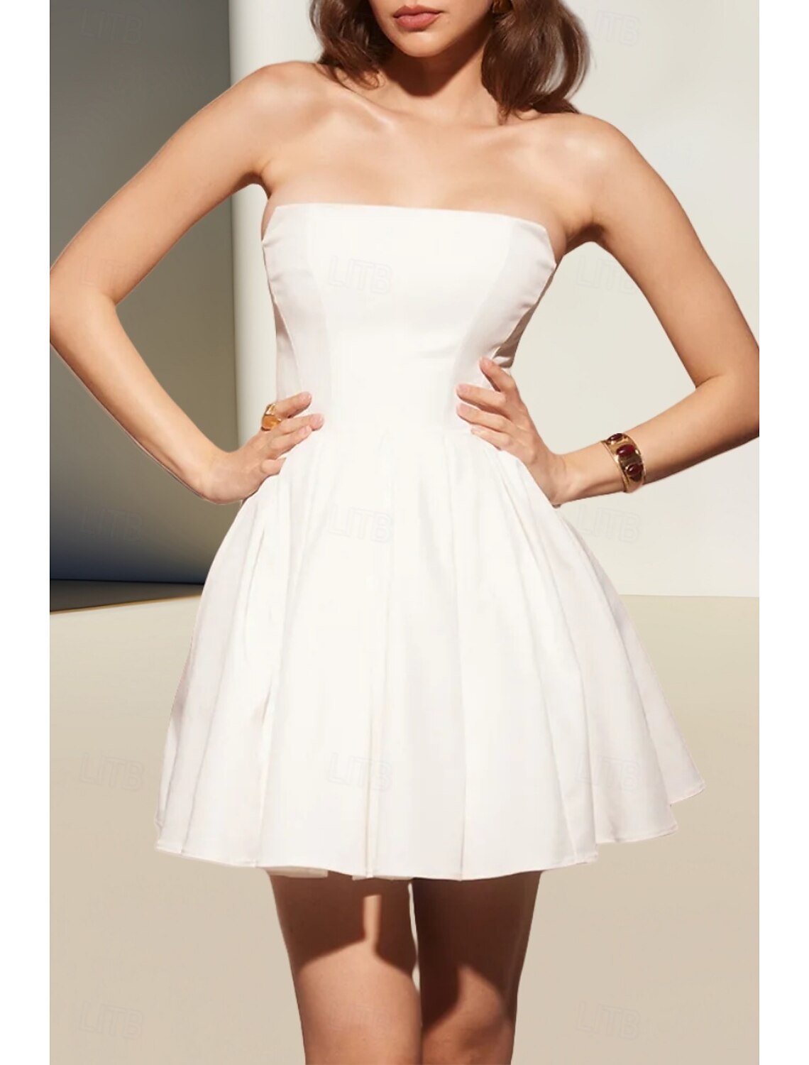 Mini Satin Wedding Dresses A-Line Sweetheart Strapless Short Bridal Gowns With Pleats Solid Color