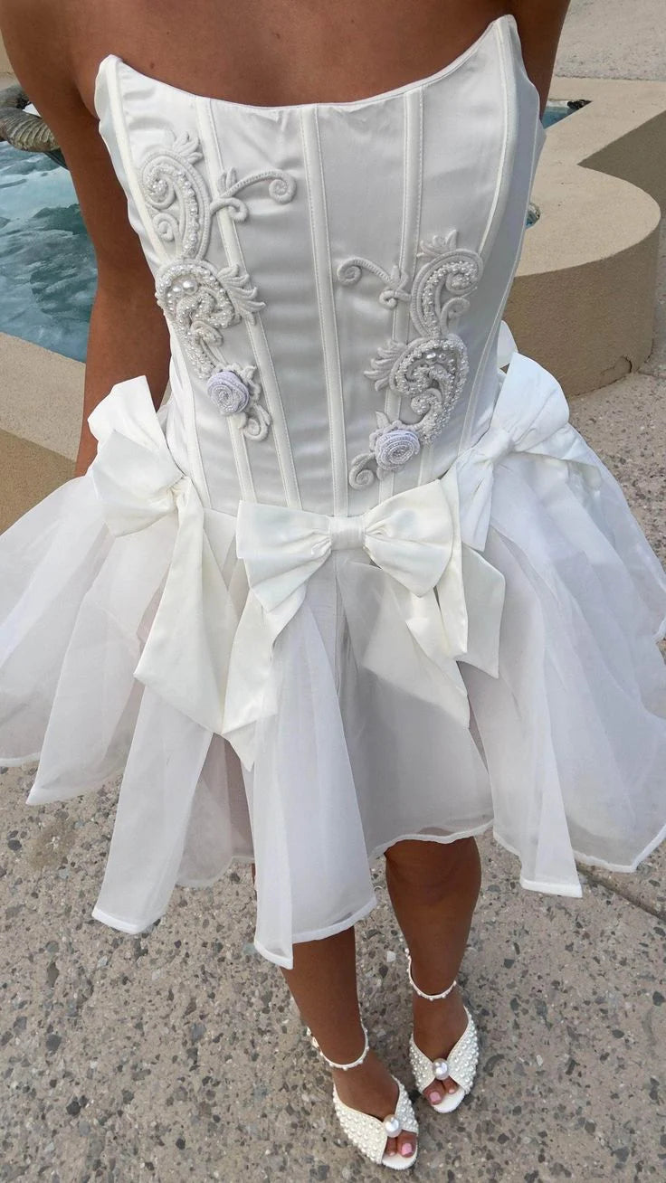 Strapless A-Line Tulle Beaded Short Prom Dresses Elegant White Homecoming Dresses