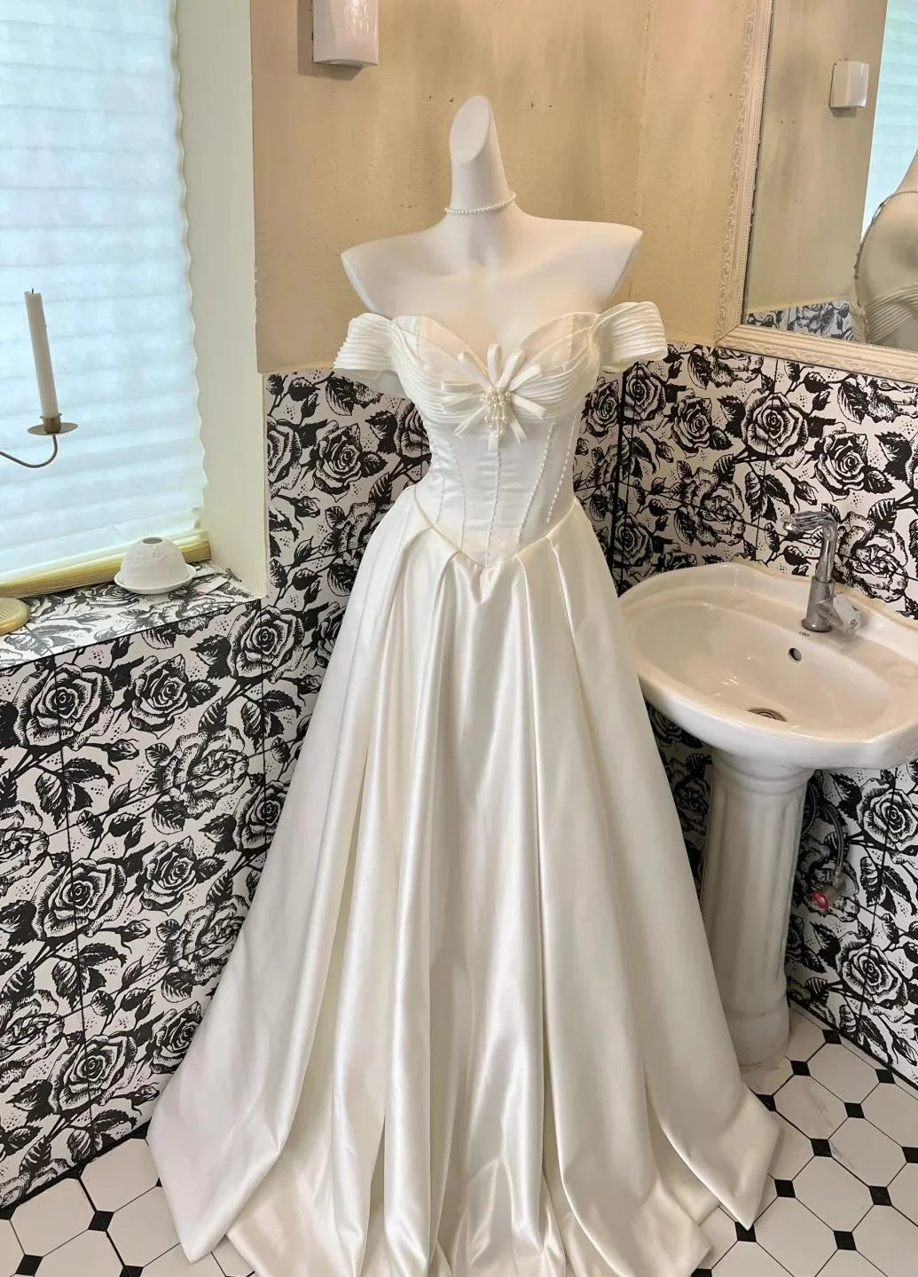 Pearl White A-Line Satin Vintage Wedding Dress Sweet Long Off Shoulder Prom Dresses