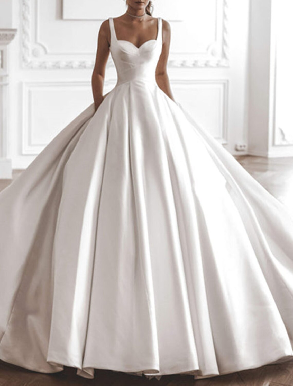Royal Style Formal Train Satin Wedding Dresses Ball Gown Square Neck Sleeveless Chapel Bridal Gowns With Solid Color