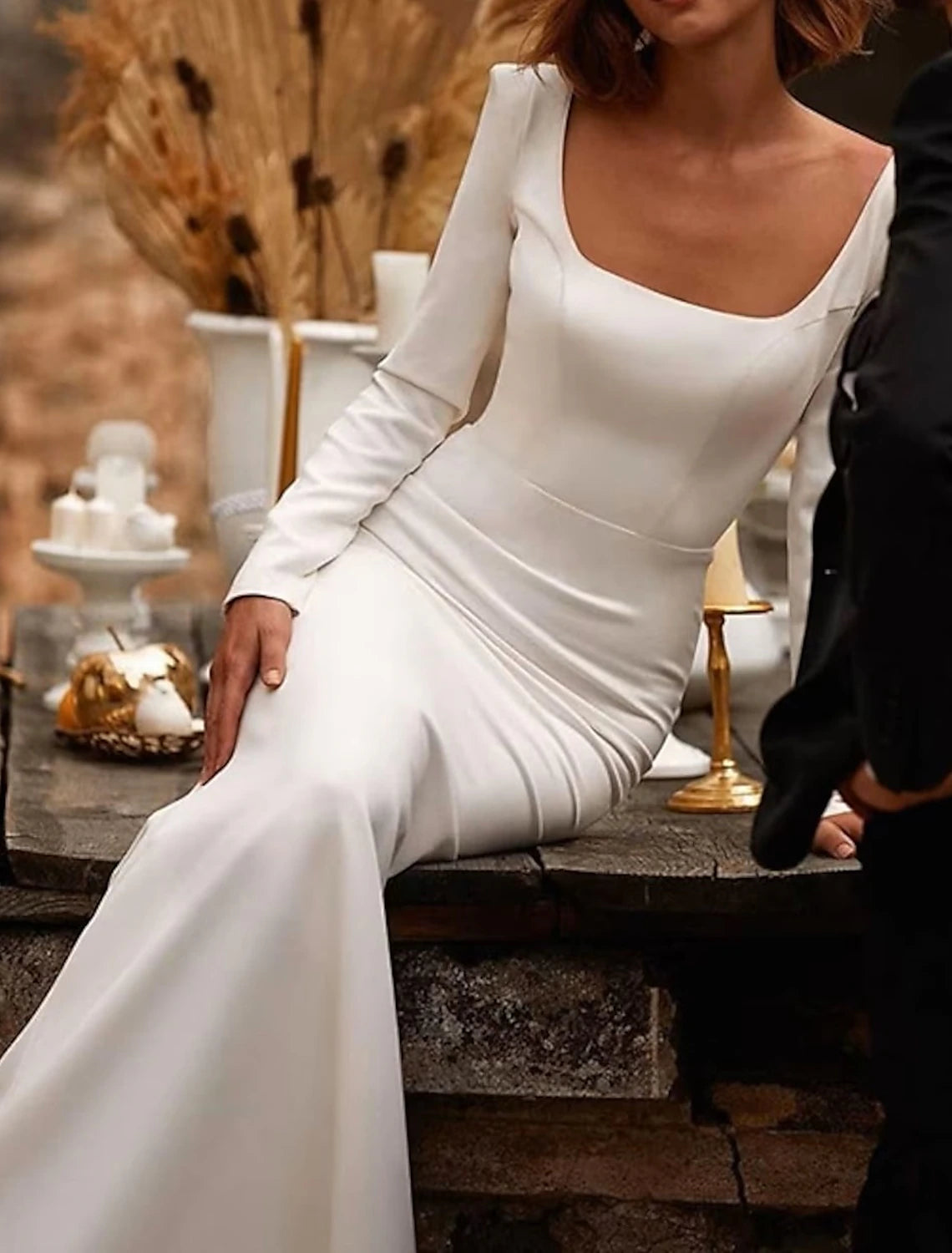 Beach Wedding Reception Open Back Royal Style Simple Wedding Dresses Square Neck Long Sleeve Court Train Satin Bridal Gowns With Solid Color