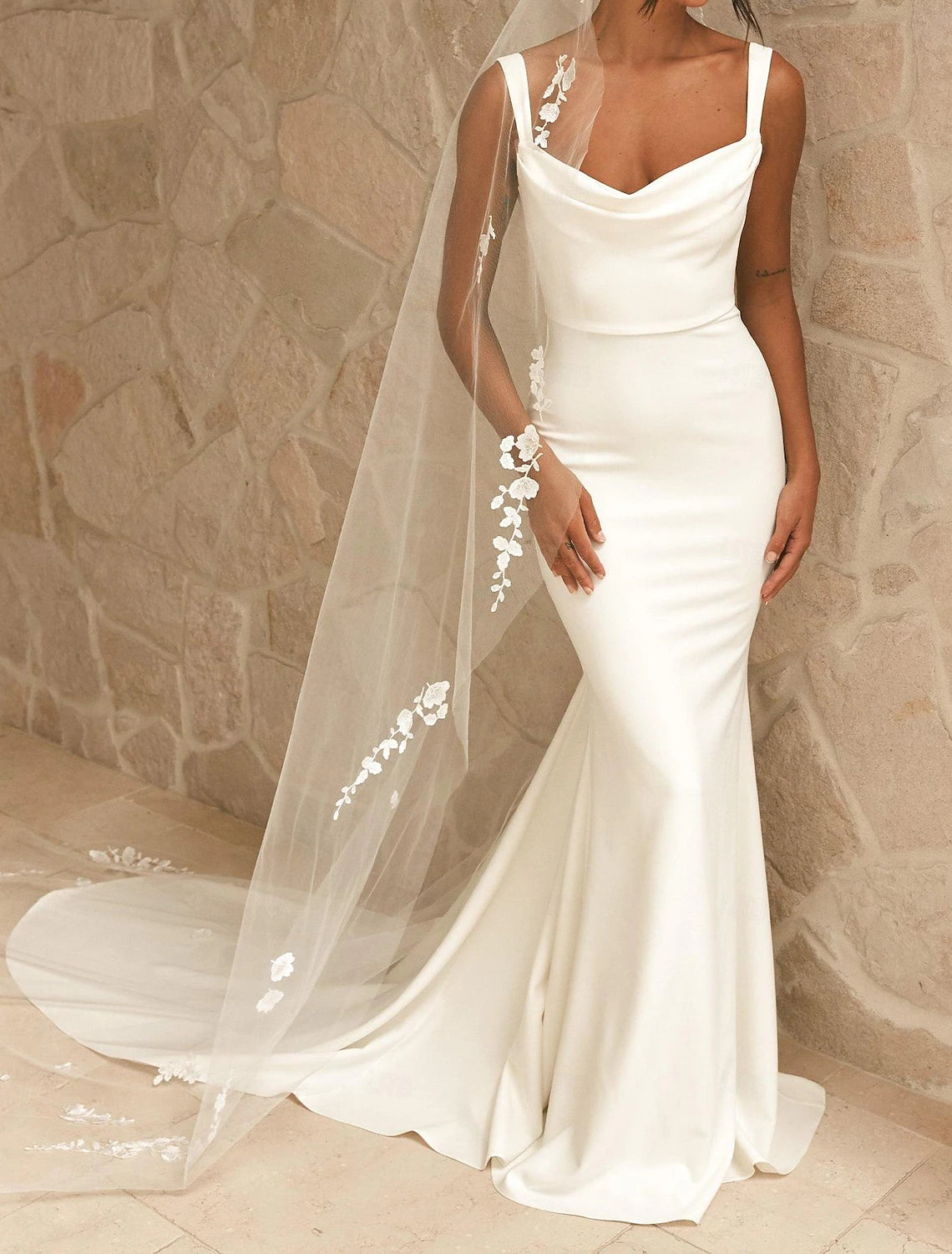 Train Satin Wedding Dresses Beach Wedding Sheath Camisole Spaghetti Strap Court Bridal Gowns With Beading Solid Color