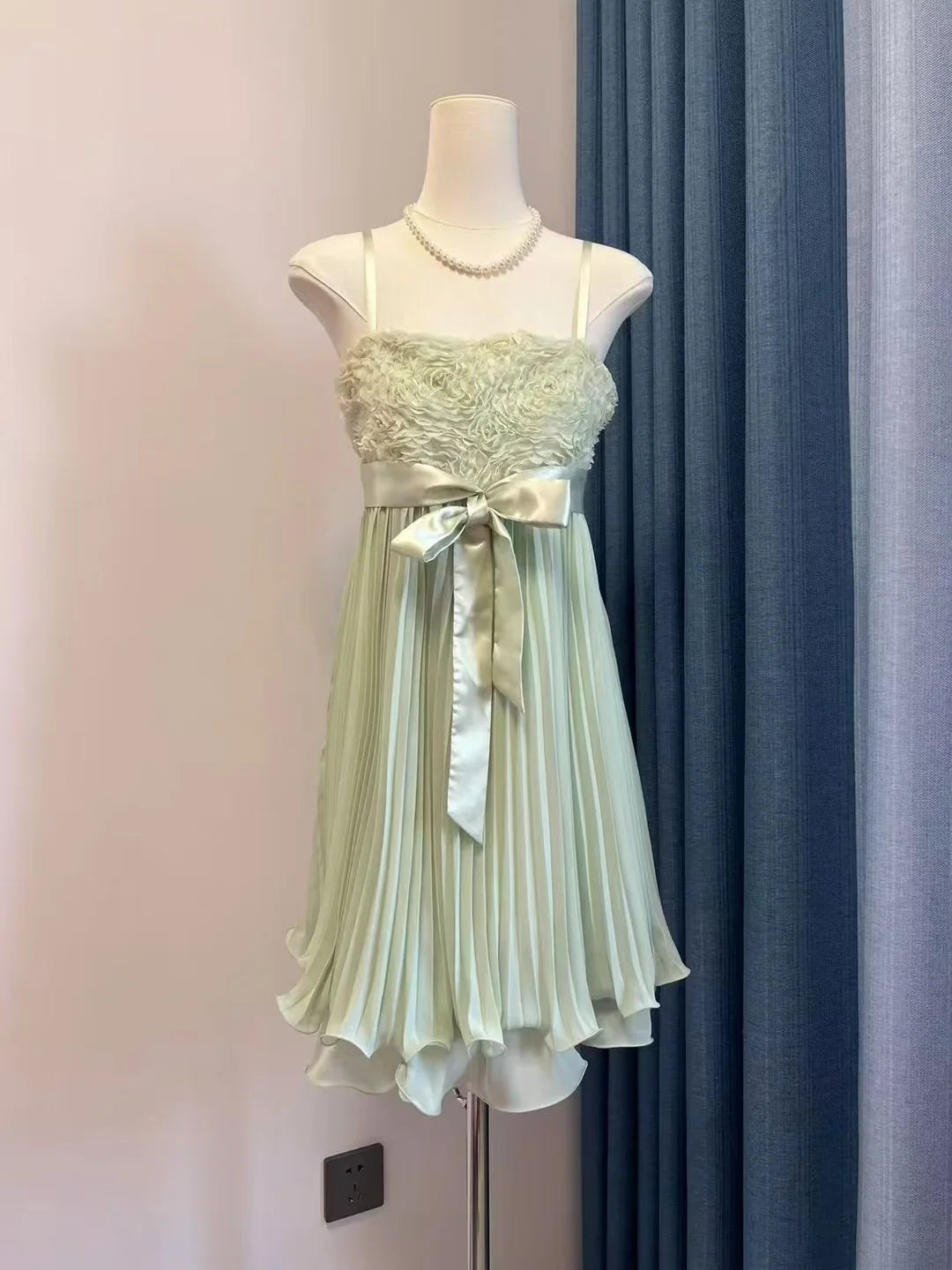 Elegant A Line Spaghetti Strap Light Green Chiffon Short Homecoming Dress