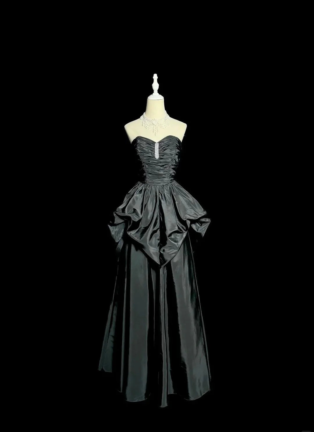 Glam Neck A-Line Taffeta Long Prom Dresses Elegant Black Sweetheart Formal Evening Gowns