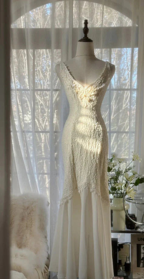 Romantic Mermaid Long Party Dress V Neck Beaded White Chiffon Evening Dress