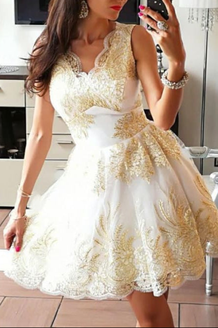 A-Line Cute Short Prom Gown V-Neck Sleeveless Tulle Homecoming Dress with Appliques