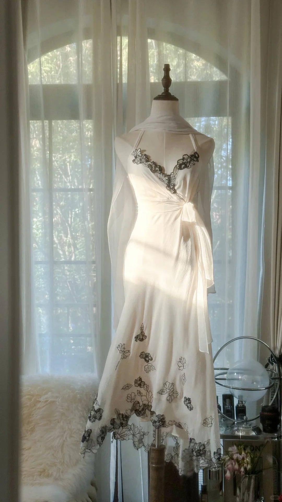 Gentle Mermaid Halter Appliques White Chiffon Retract Your Waist Short Party Dress