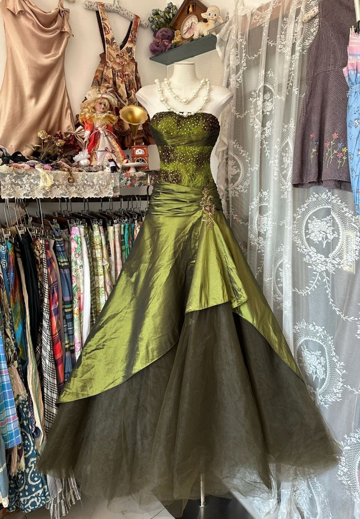 Appliques Green Satin Tulle Long Party Dress Vintage A Line Strapless Evening Dress