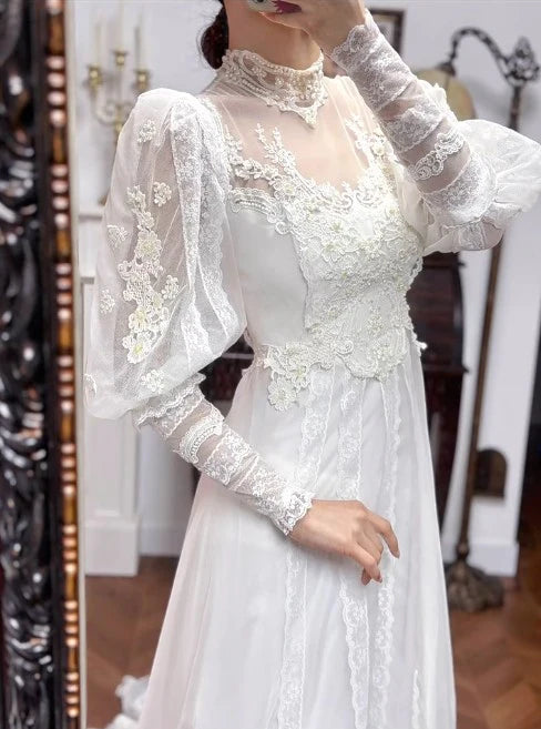 White Turtleneck Lace Beading Tulle Long Sleeve Charming A-Line Vintage Wedding Dress