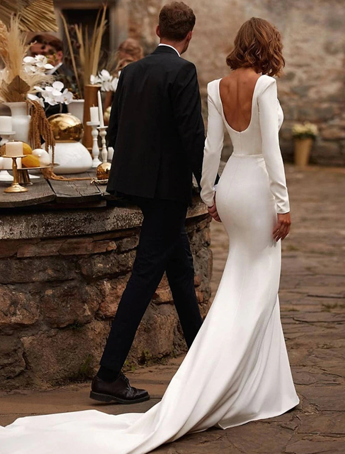 Beach Wedding Reception Open Back Royal Style Simple Wedding Dresses Square Neck Long Sleeve Court Train Satin Bridal Gowns With Solid Color