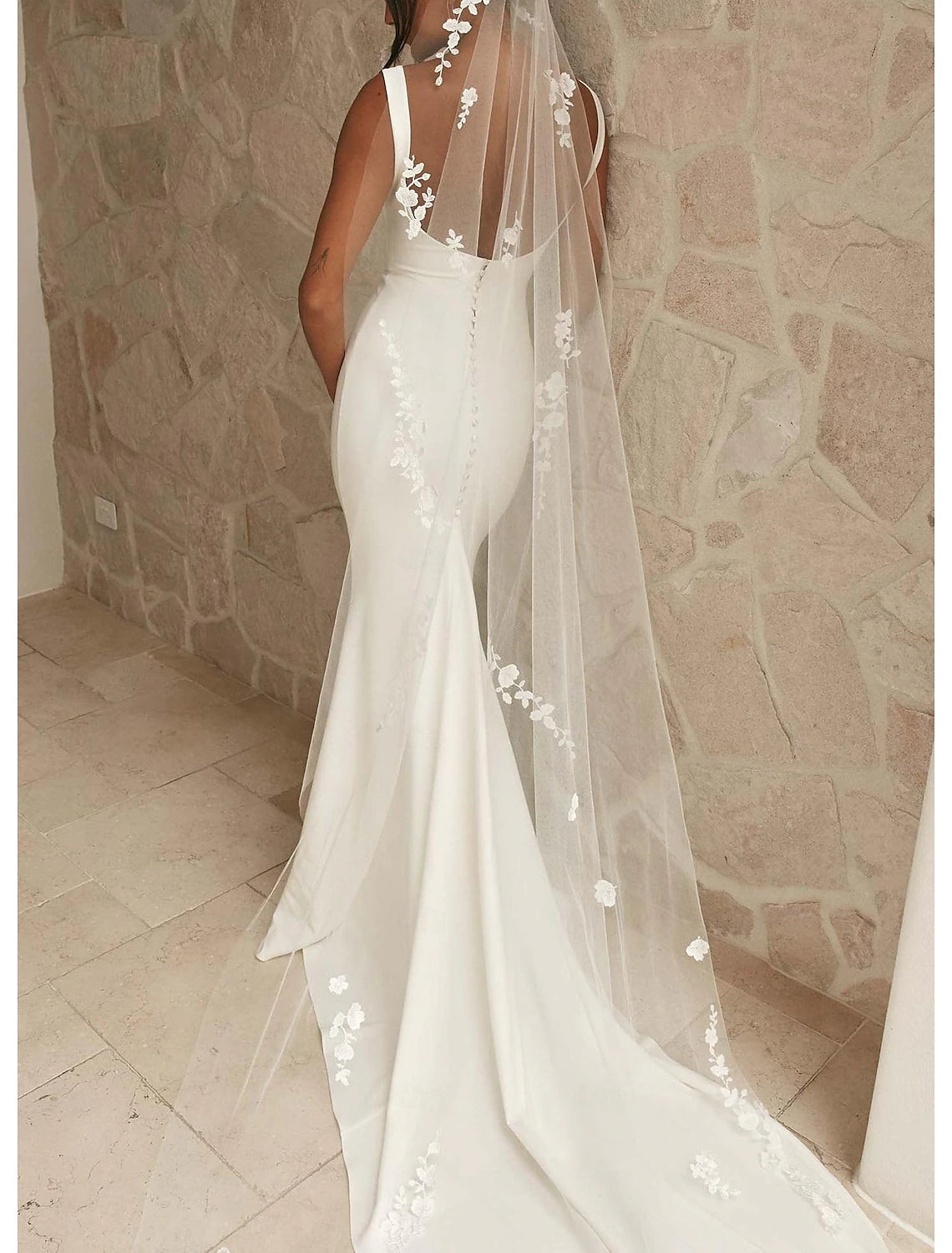 Train Satin Wedding Dresses Beach Wedding Sheath Camisole Spaghetti Strap Court Bridal Gowns With Beading Solid Color
