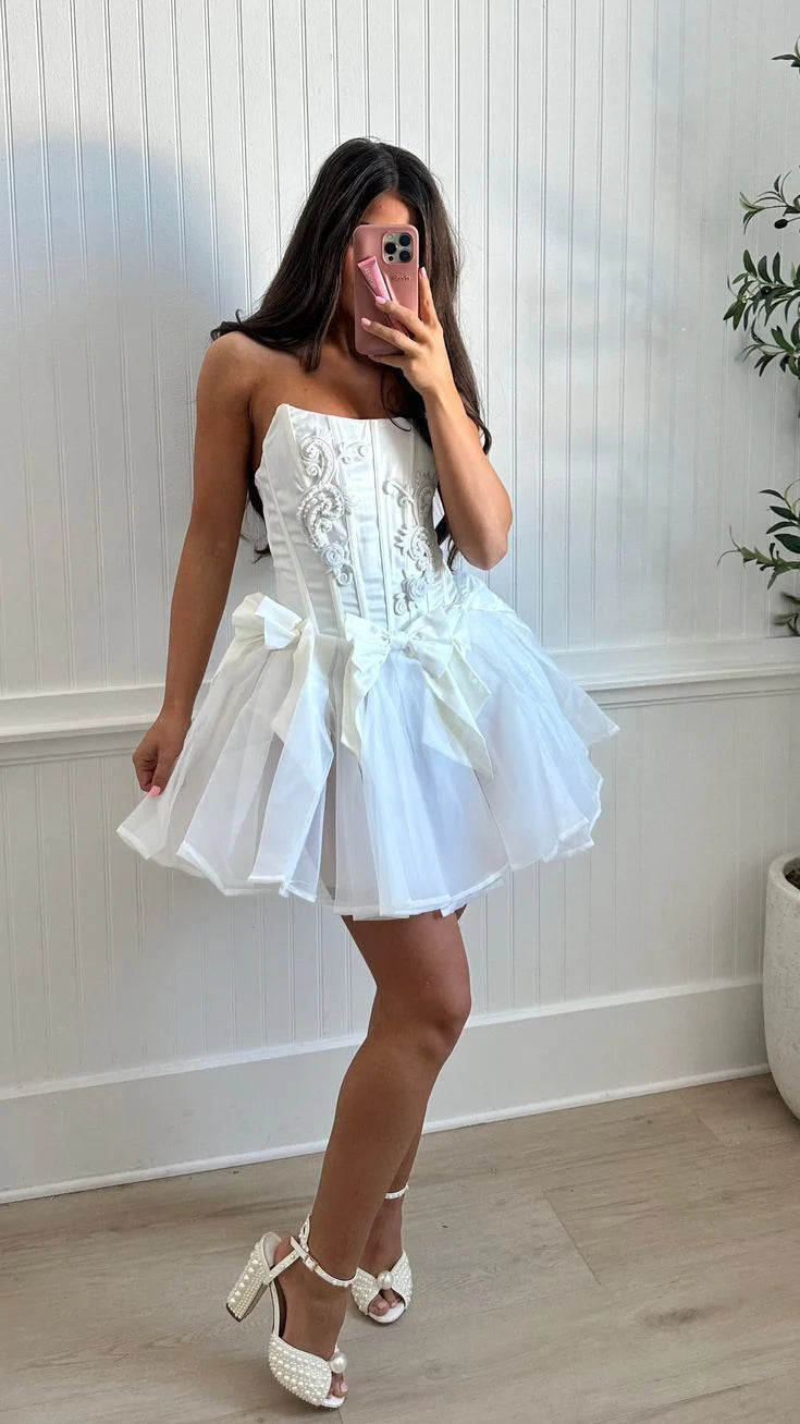 Strapless A-Line Tulle Beaded Short Prom Dresses Elegant White Homecoming Dresses
