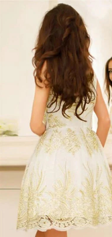 A-Line Cute Short Prom Gown V-Neck Sleeveless Tulle Homecoming Dress with Appliques
