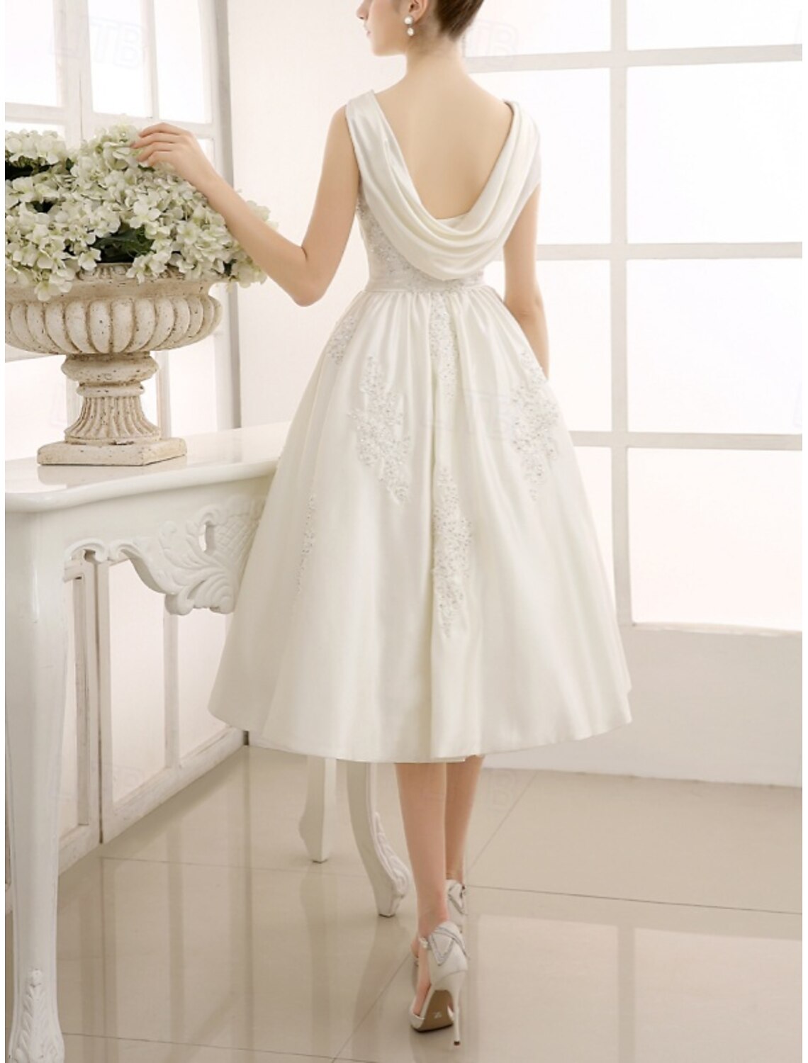 Engagement  A-Line Little Graduation WhiteWedding Dresses Boat Neck Sleeveless Tea Length Satin Bridal Gowns