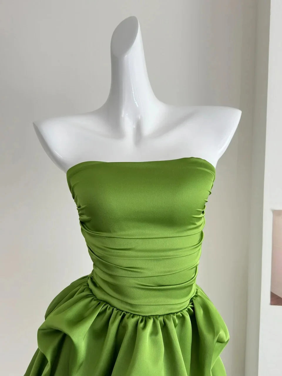 Elegant Green Strapless Prom Dresses A-Line Satin Short Homecoming Dresses