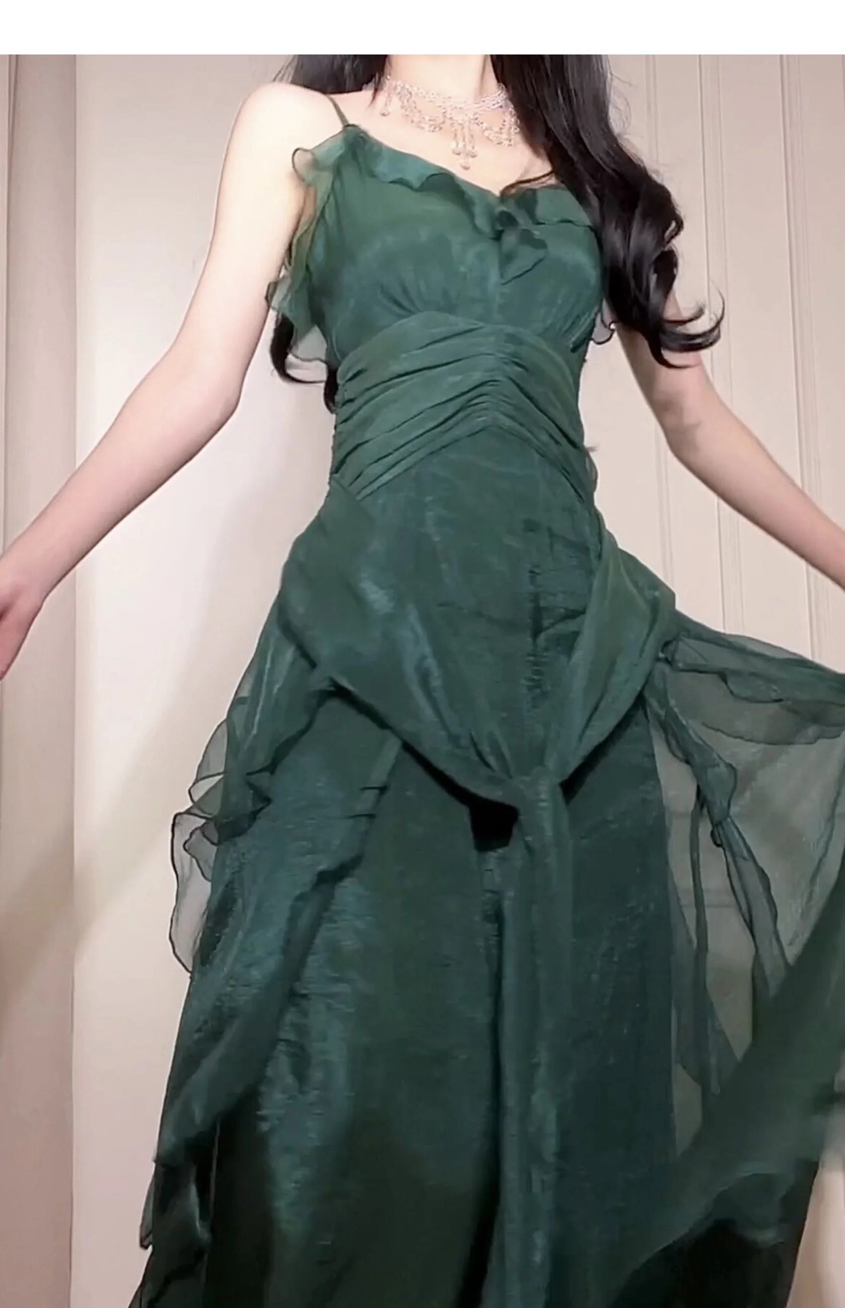 Vintage Green A-Line Long Prom Dress V-Neck Layered Spaghetti Strap Chiffon Evening Gown