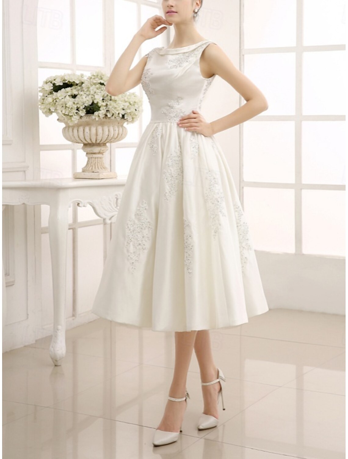 Engagement  A-Line Little Graduation WhiteWedding Dresses Boat Neck Sleeveless Tea Length Satin Bridal Gowns