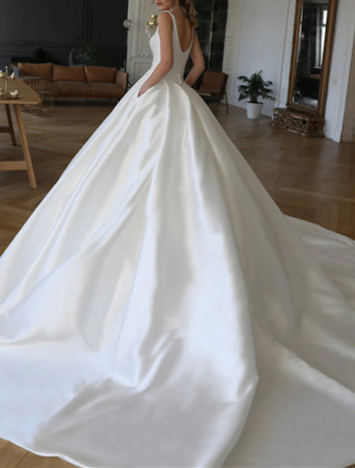Royal Style Formal Train Satin Wedding Dresses Ball Gown Square Neck Sleeveless Chapel Bridal Gowns With Solid Color