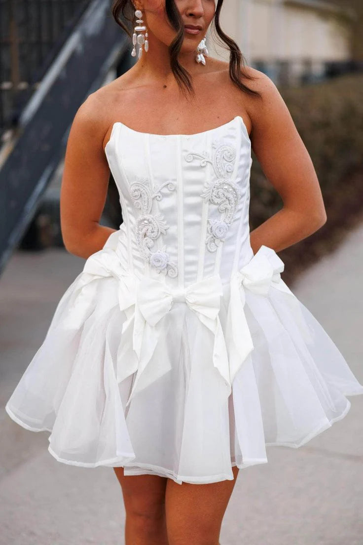 Strapless A-Line Tulle Beaded Short Prom Dresses Elegant White Homecoming Dresses