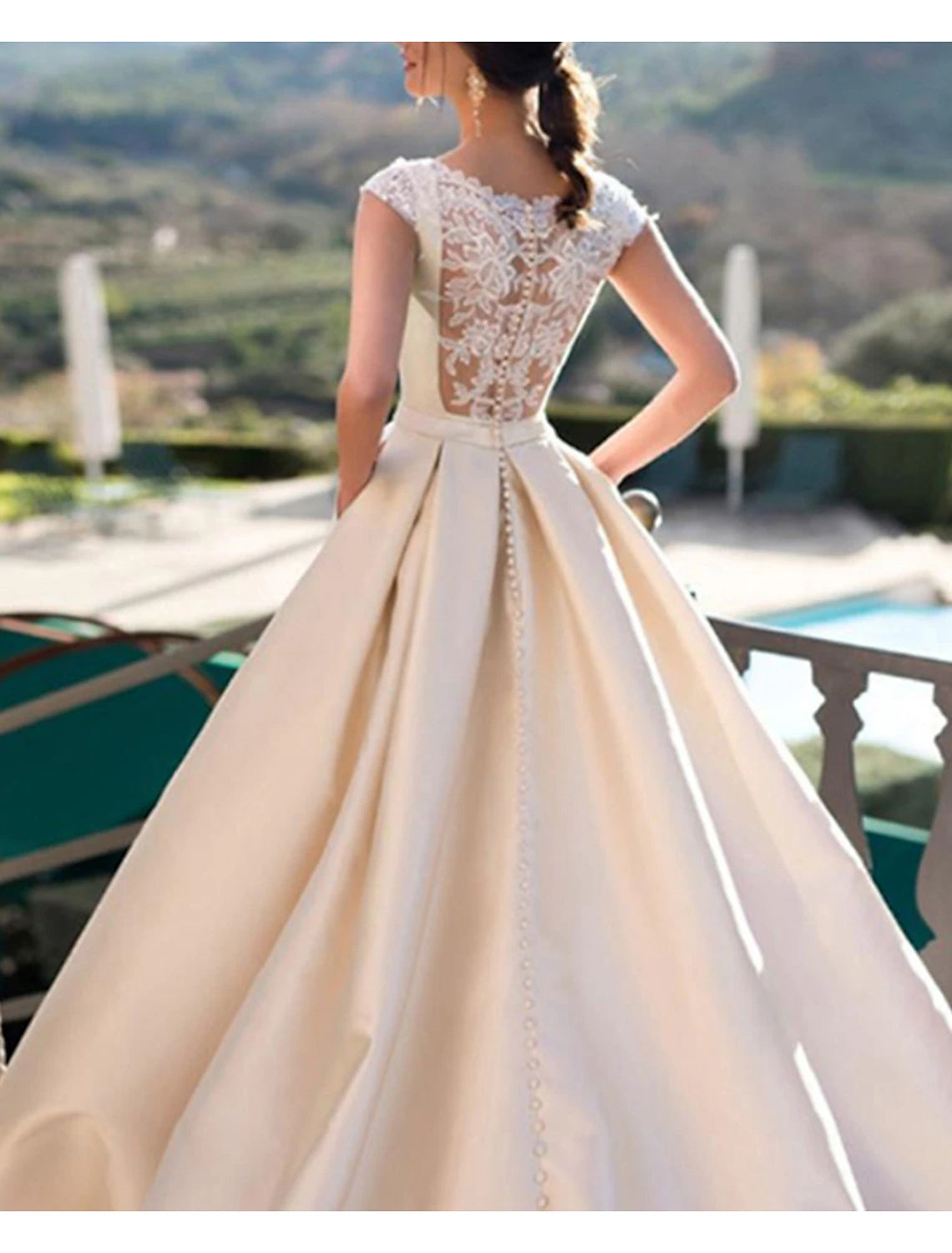 A-Line Scoop Neck Hall Royal Style Wedding DressesSleeveless Court Train Satin Bridal Gowns With Pearls Appliques