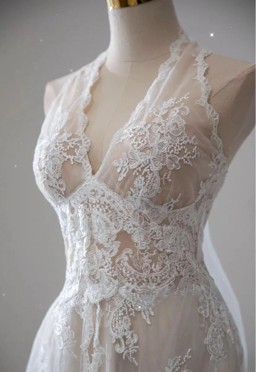 Elegant White Lace Applique Beaded A-line Vintage Retract Your Waist Wedding Dress