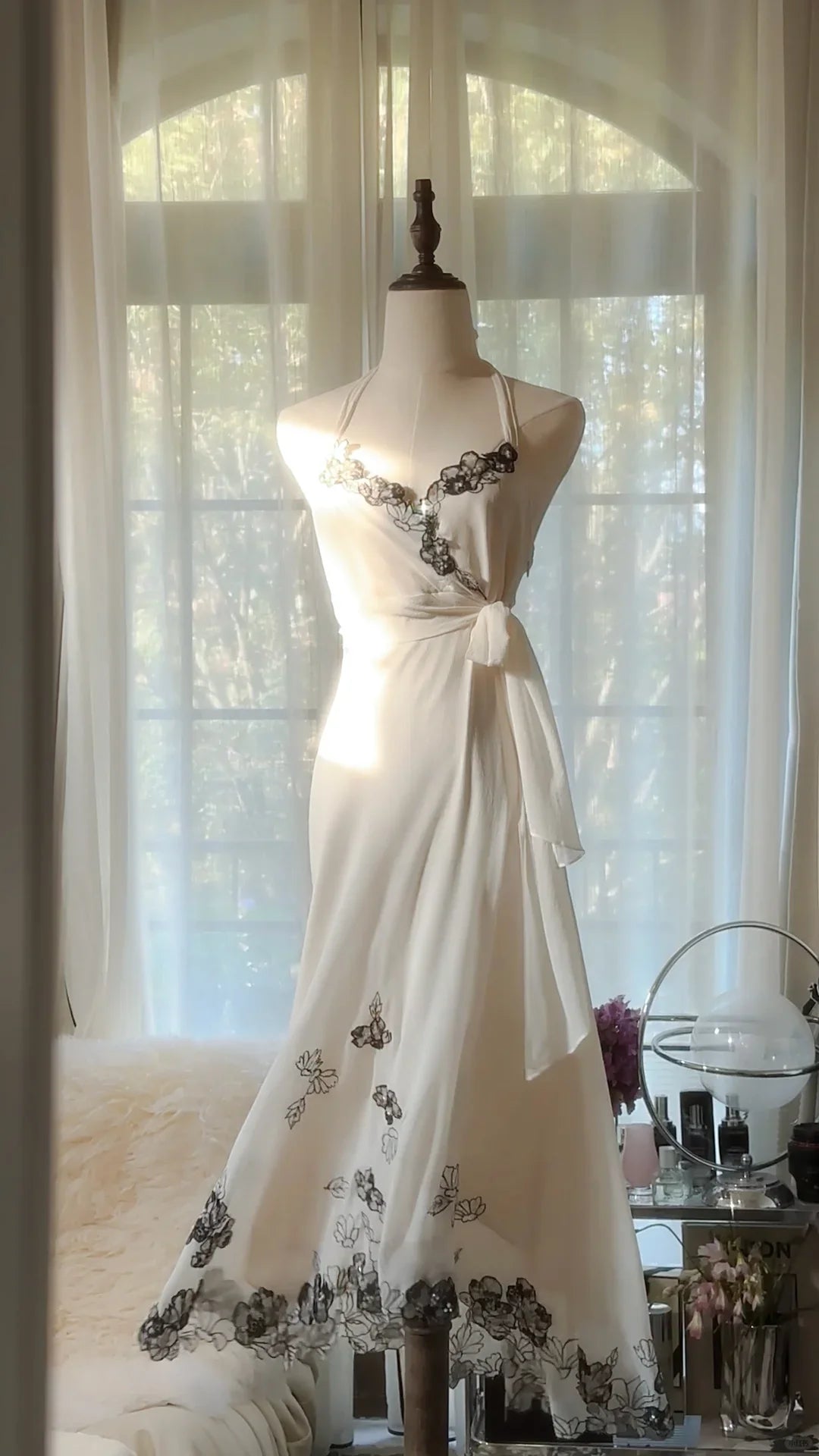 Gentle Mermaid Halter Appliques White Chiffon Retract Your Waist Short Party Dress