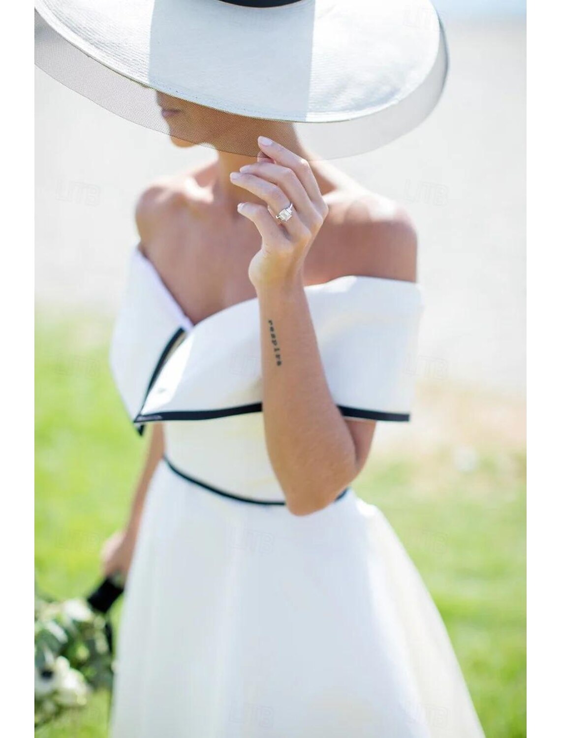 Short Sleeve Wedding Dresses A-Line Off Shoulder Tea Length Stretch Fabric Bridal Gowns With Solid Color