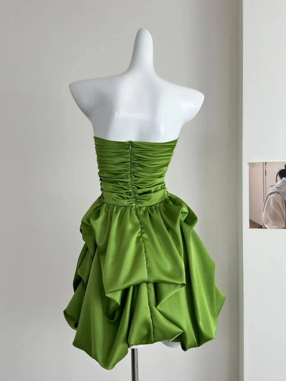 Elegant Green Strapless Prom Dresses A-Line Satin Short Homecoming Dresses