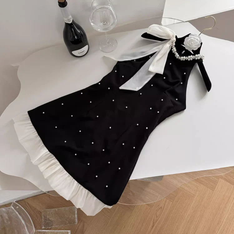 Black A-line Short Prom Dress beaded Halter Retract Your Waist Homecoming Dress