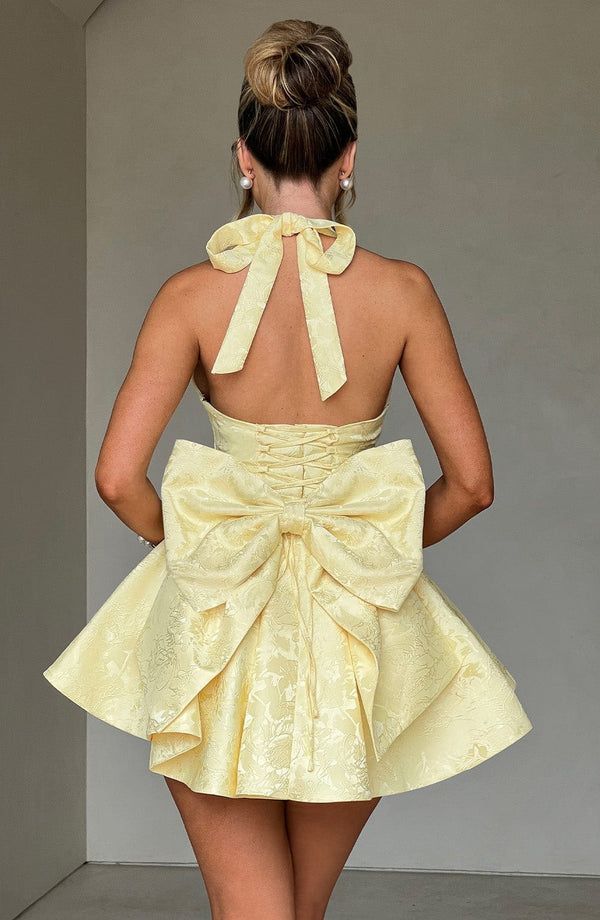 V-neck A-Line Printed Satin Short Prom Dresses Sweet Fashion Butter Yellow Homecoming Dress