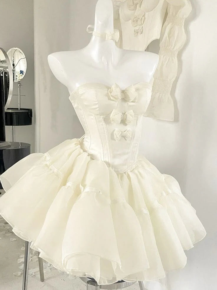 Sweet A-Line Tulle Short Prom Dresses Off-White Strapless Homecoming Dress