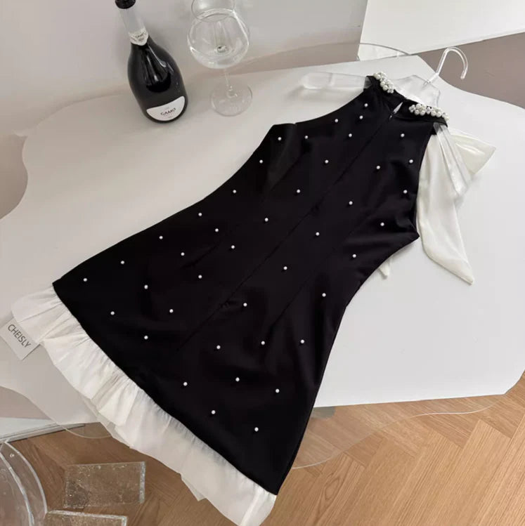 Black A-line Short Prom Dress beaded Halter Retract Your Waist Homecoming Dress