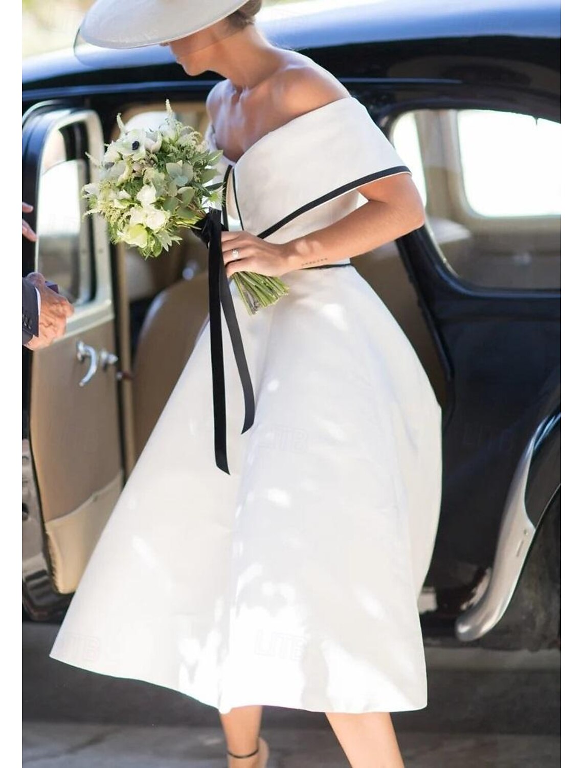 Short Sleeve Wedding Dresses A-Line Off Shoulder Tea Length Stretch Fabric Bridal Gowns With Solid Color