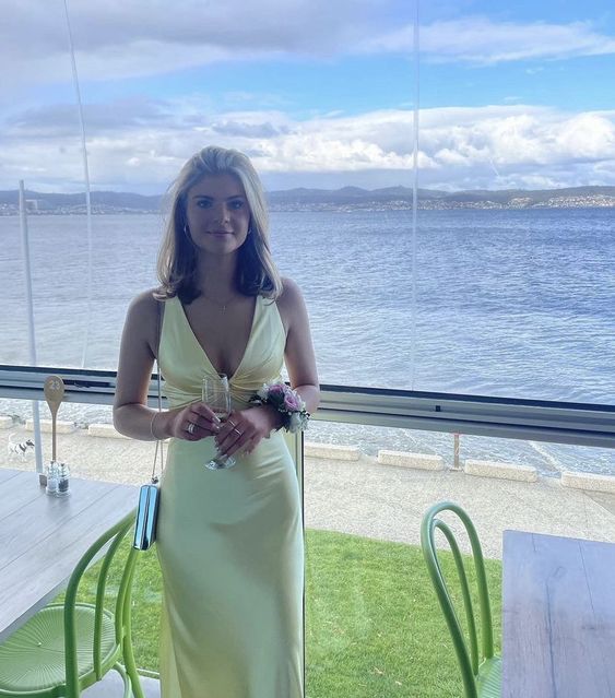 Classic satin sleeveless hanging neck V-neck slim evening gown