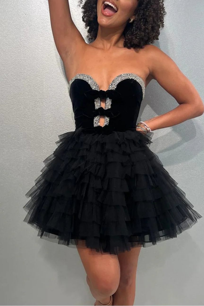 Neck A-Line Tulle Short Prom Dresses Elegant Black Sweetheart Homecoming Dress with Diamonds