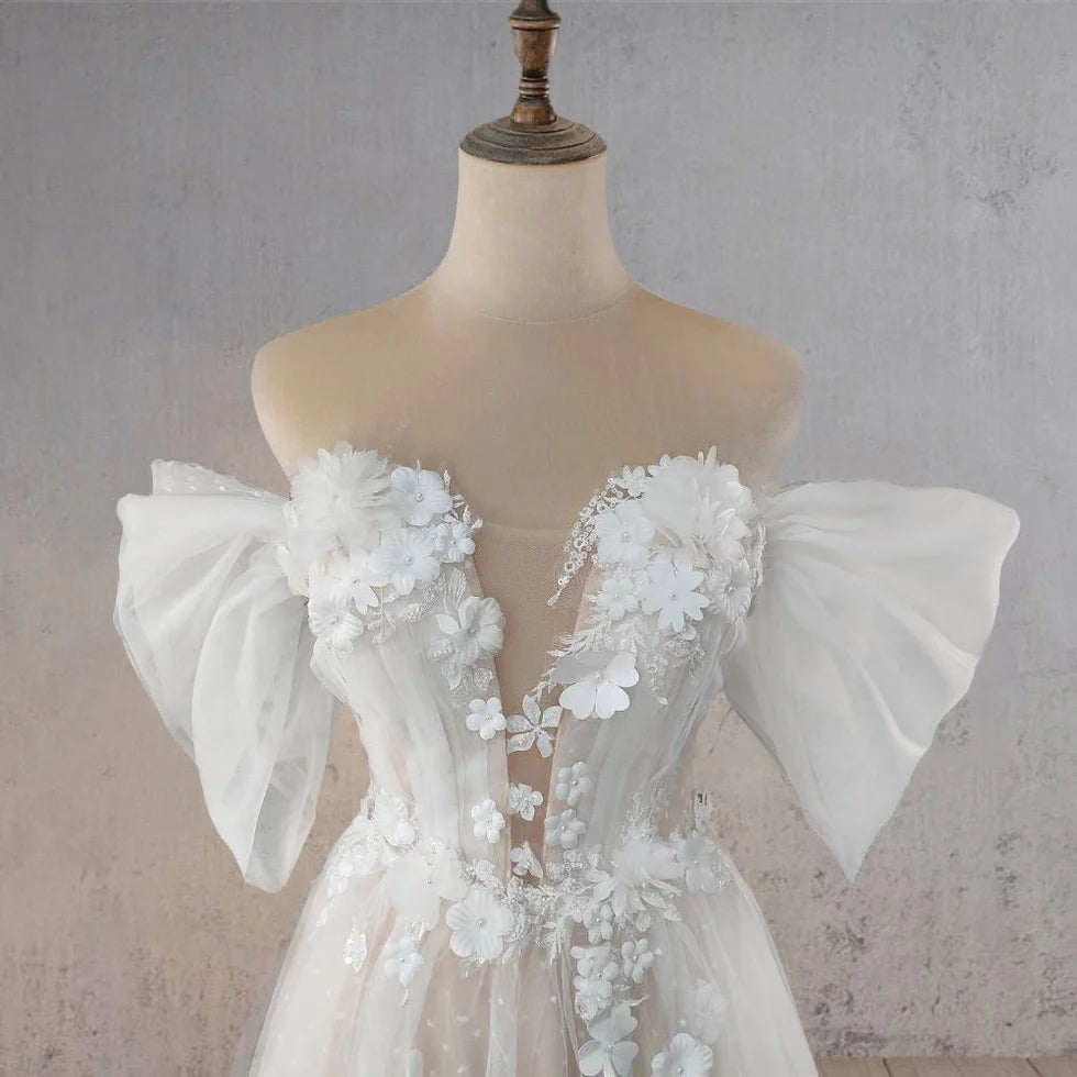 A-Line Floral Tulle Appliques Polka Dots Strapless V Neck Sweep Train Wedding Dress With Slit