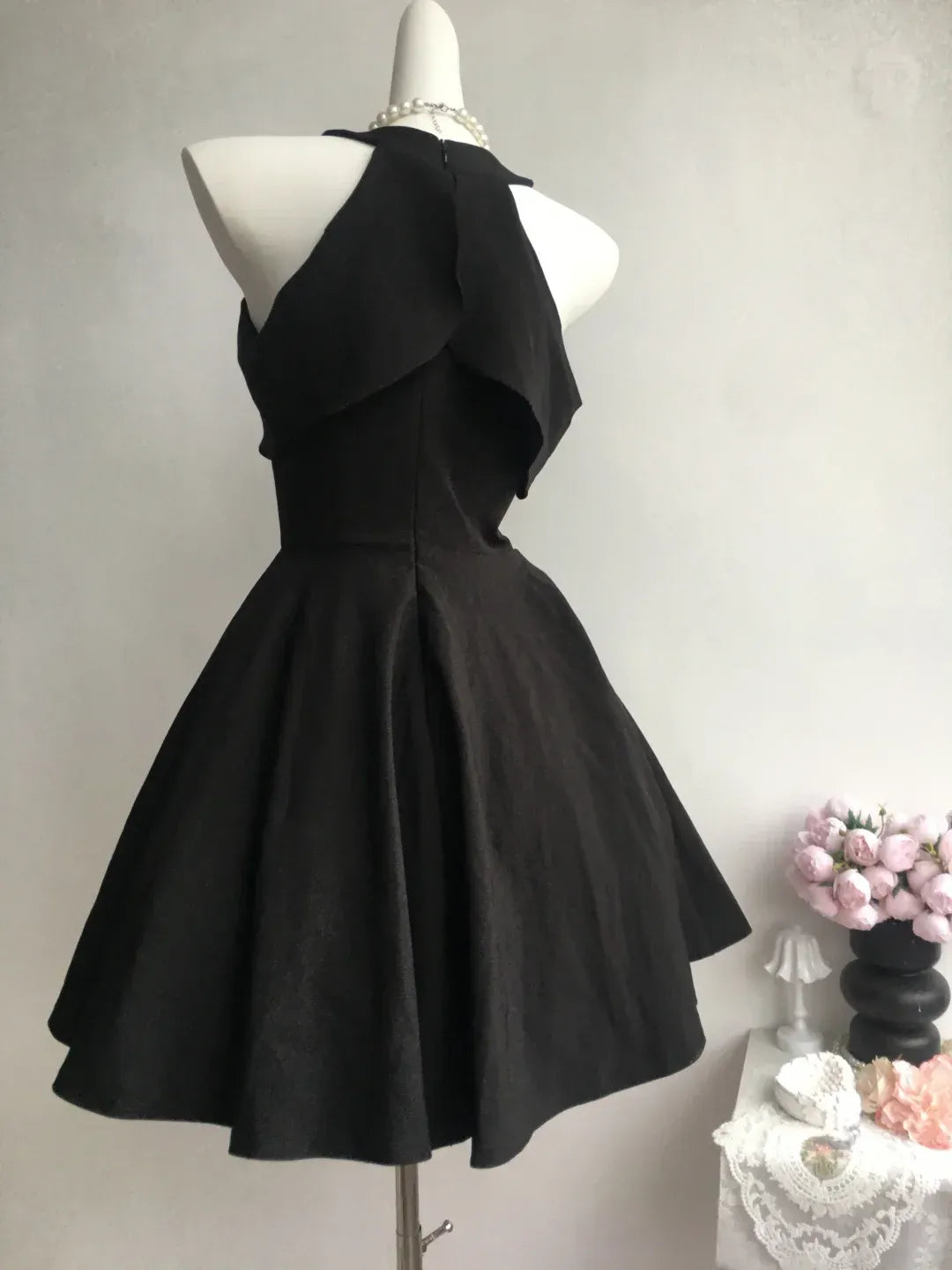 A-Line Halter Sleeveless Ruffle Black Short Homecoming Dress No Necklace