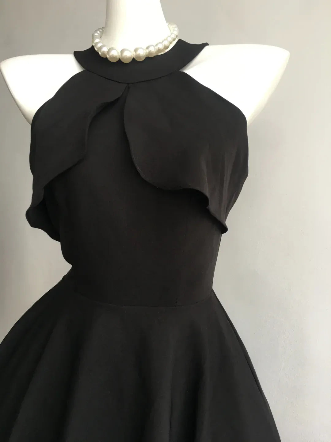 A-Line Halter Sleeveless Ruffle Black Short Homecoming Dress No Necklace