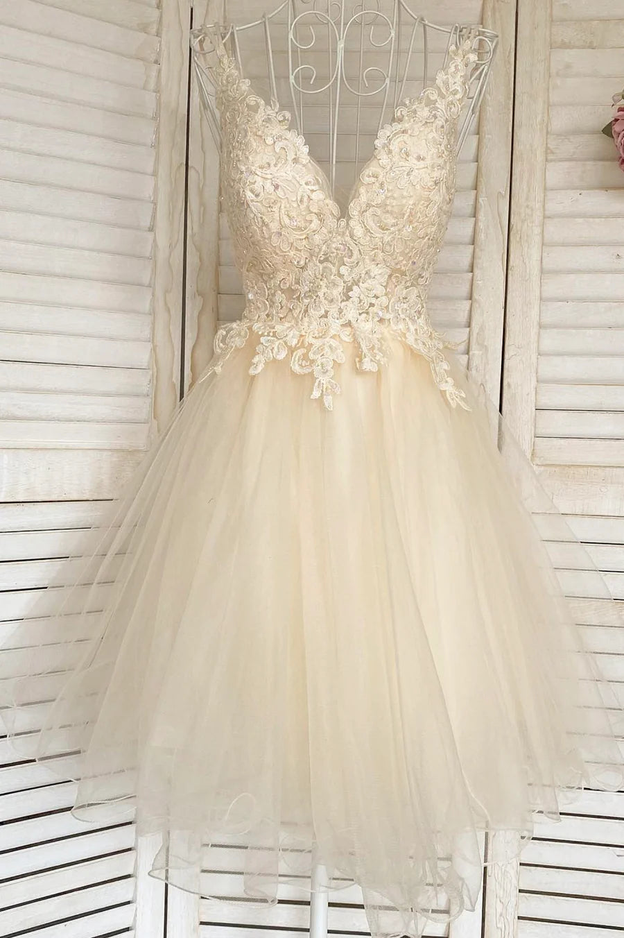 A-Line V-Neck Applique Lace Champagne Short Prom Dress Mini Homecoming Dress