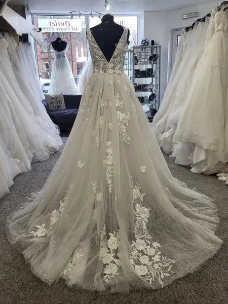 A-Line V-Neck Lace Applique Prom Dress Tulle White Long Wedding Dress