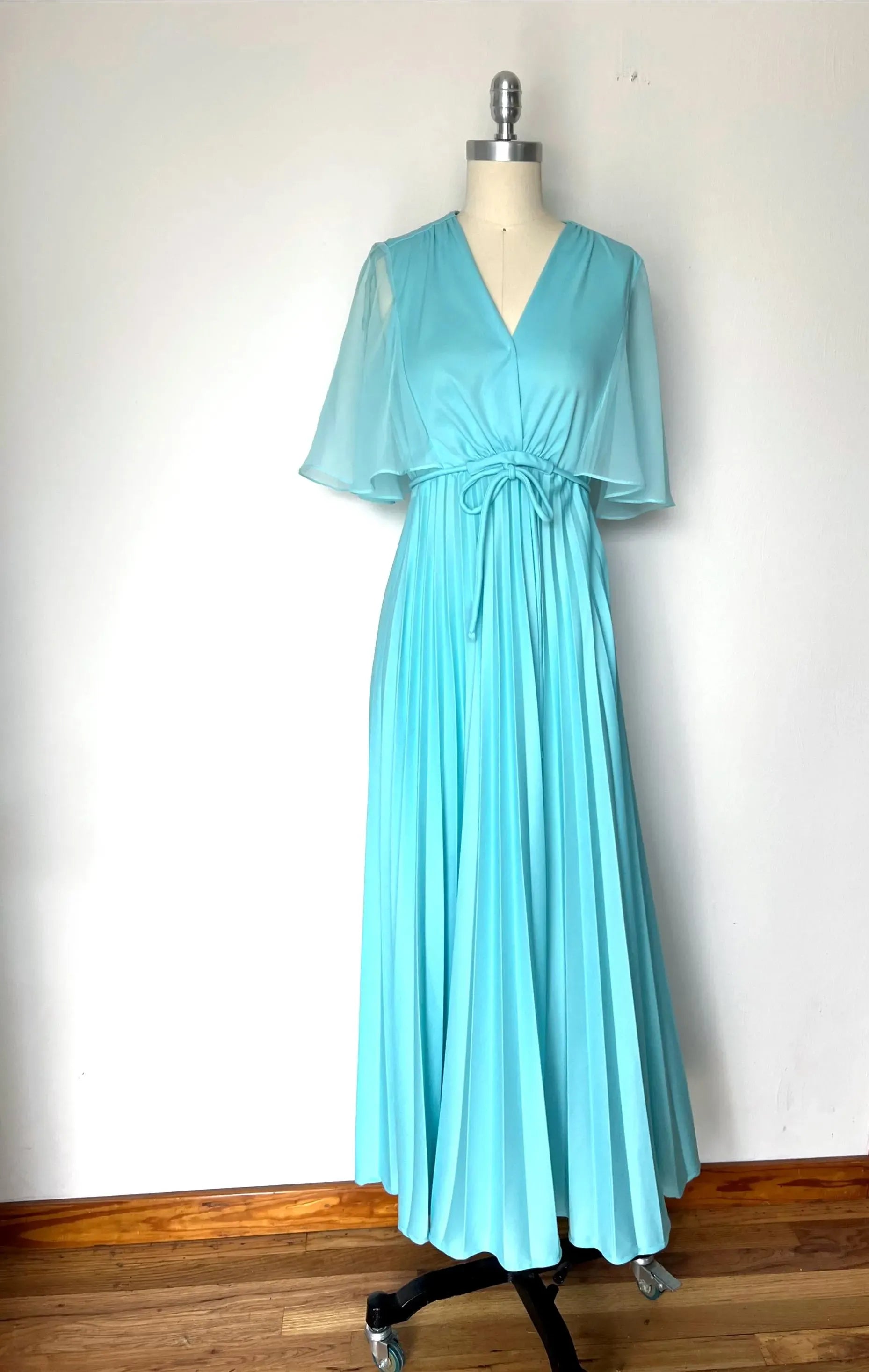 A-Line V Neck Cape Sleeve Pleated Turquoise Floor-Length Prom Dress With Tie