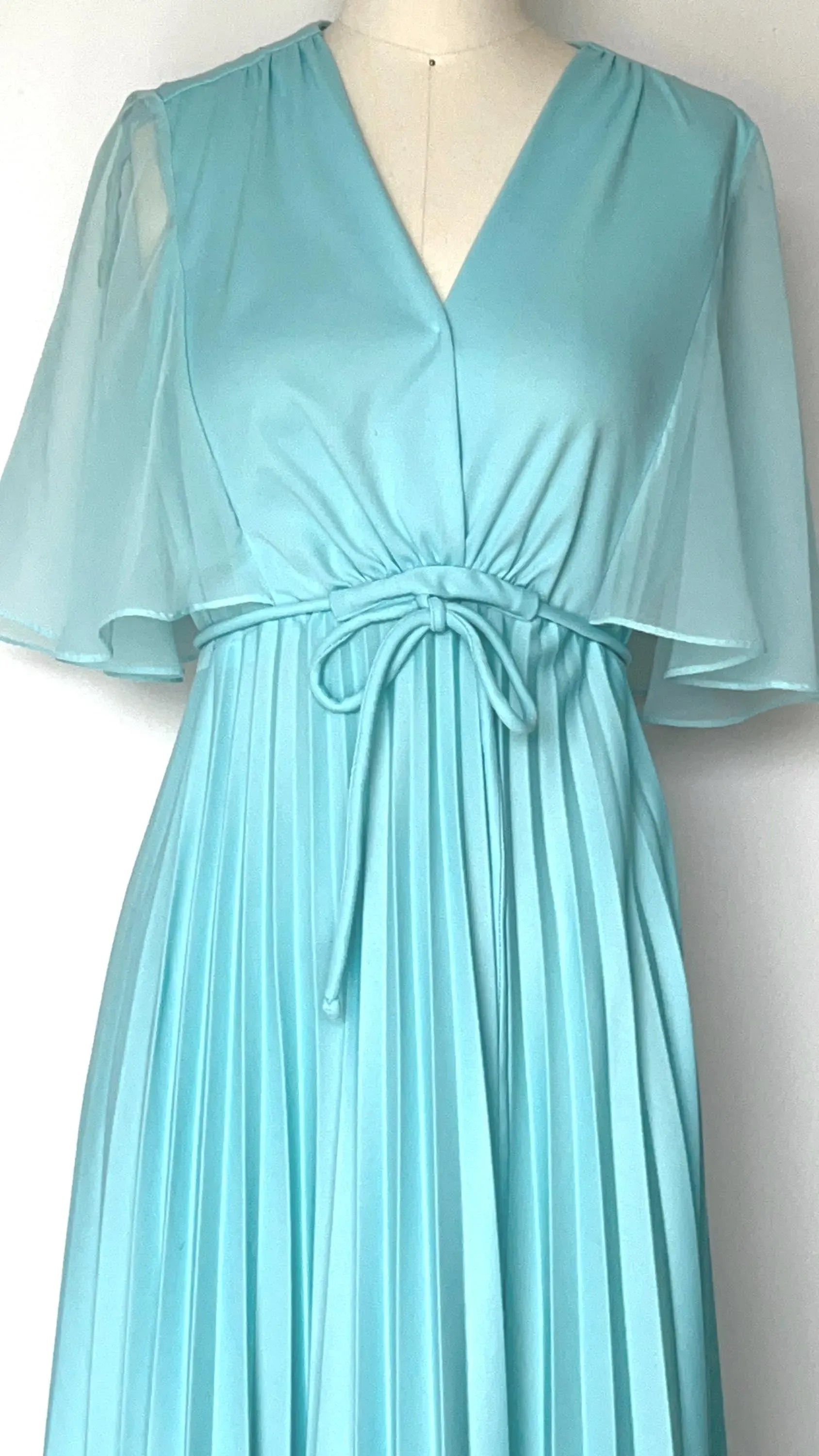 A-Line V Neck Cape Sleeve Pleated Turquoise Floor-Length Prom Dress With Tie
