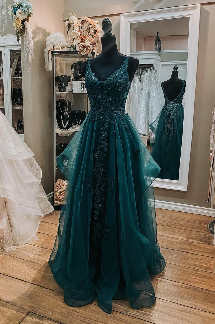 A-Line V Neck Open Back Tulle Lace Green Long Prom Dresses With Applique