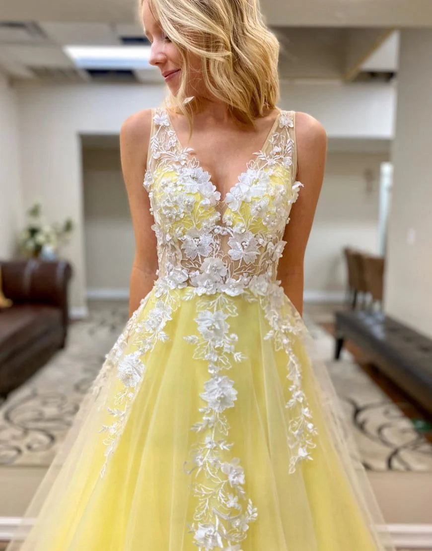 A-Line V Neck Sleeveless Appliques Tulle Lilac Floor Length Prom Dress