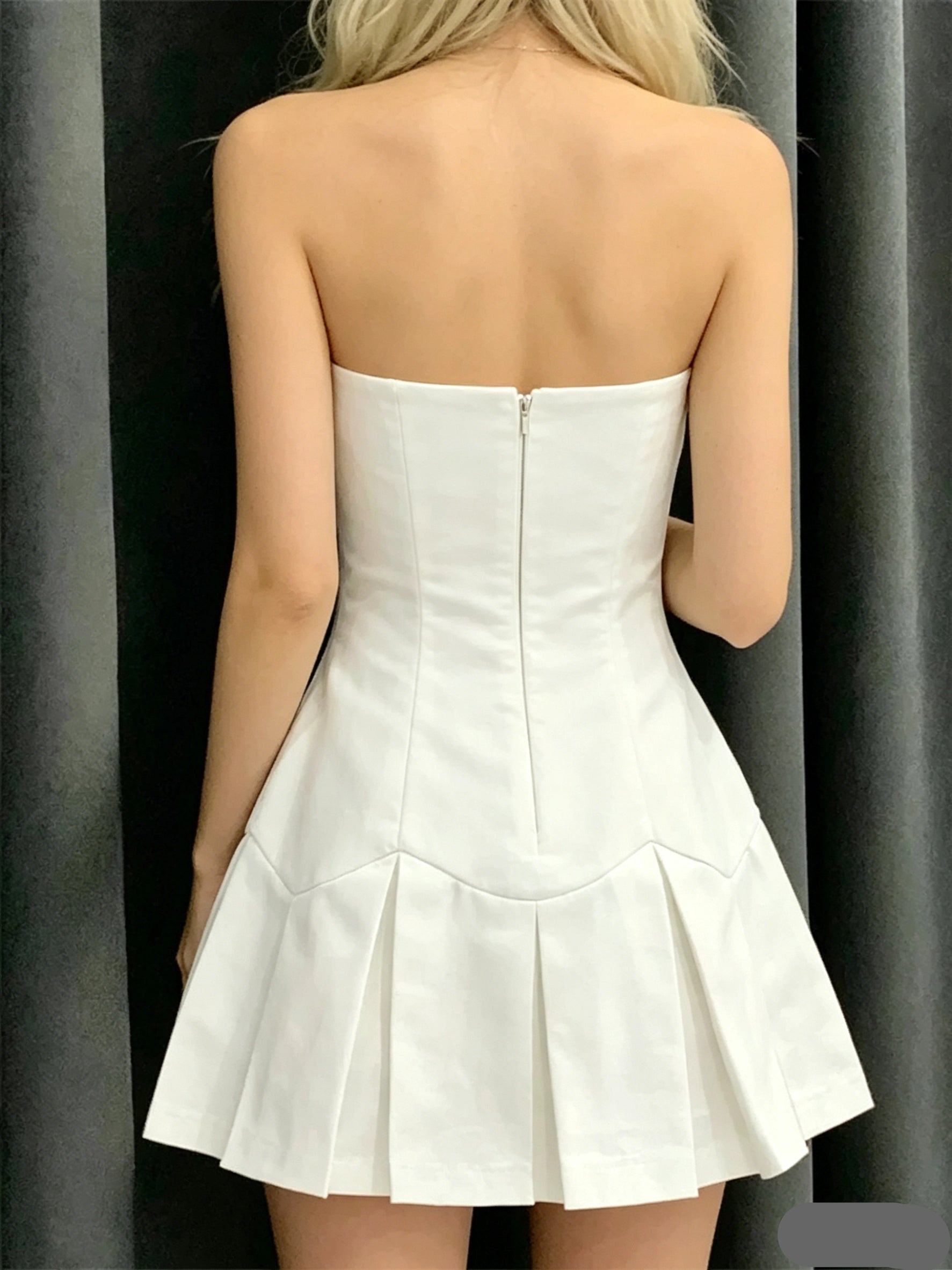 A-Line Strapless Black Bow Pleated White Short Homecoming Dress For Ladies