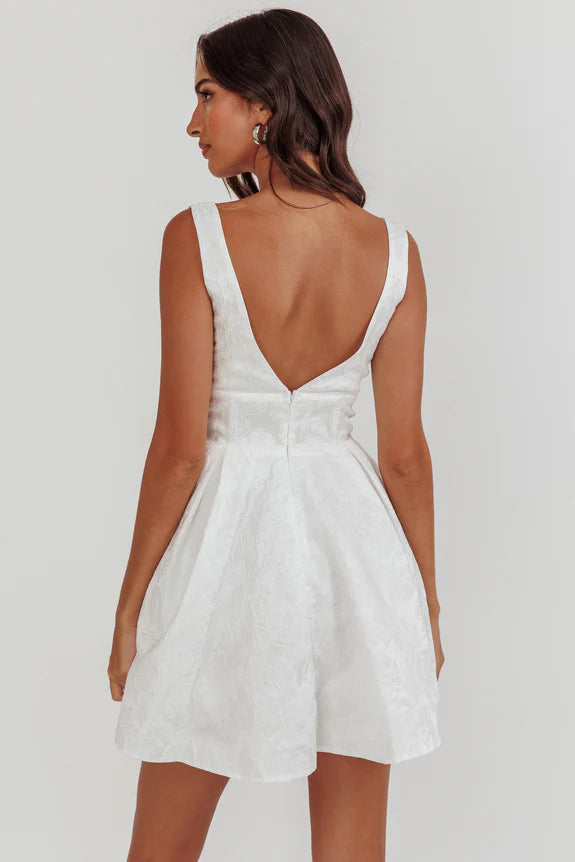 A-line Square Neck V-back Textured Jacquard White Mini Homecoming Dress
