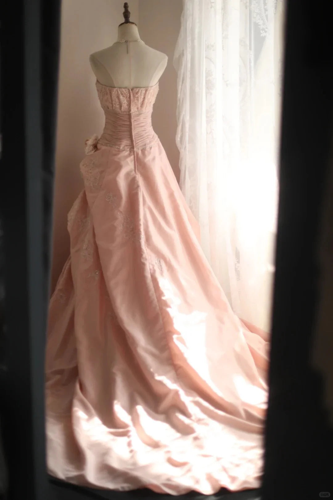 A Line Pink Strapless Pleated Princess Dress Wedding Dress Sleeveless Long Evening Dress With Train